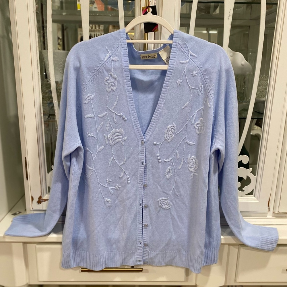 209. White Stag Embroidered Sweater Button Up size XL baby blue cozy long sleeve